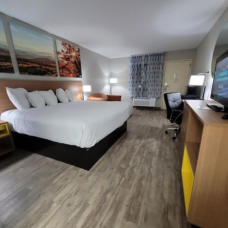 Days Inn By Wyndham Biscoe Exteriör bild